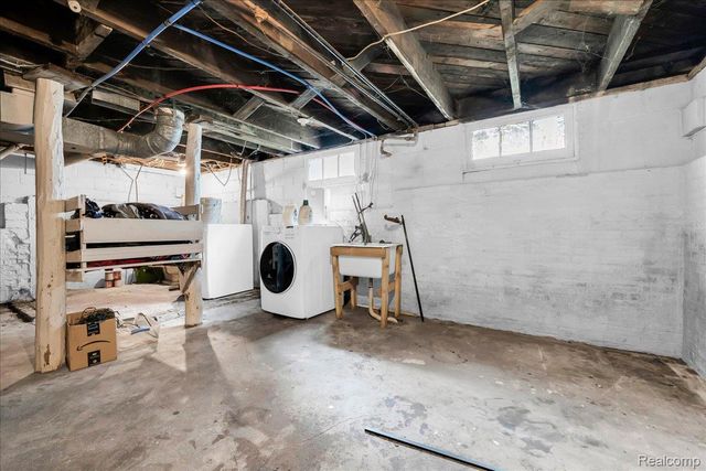 717 N Madison Street, Lapeer, MI 48446