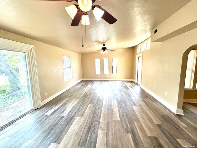 7019 FOREST MOSS ST, San Antonio, TX 78240