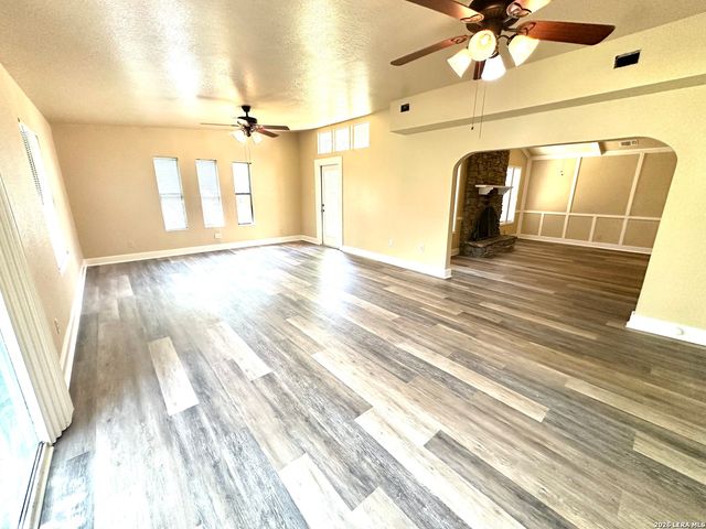 7019 FOREST MOSS ST, San Antonio, TX 78240