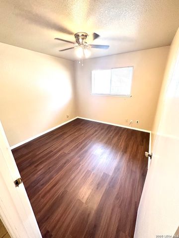 7019 FOREST MOSS ST, San Antonio, TX 78240