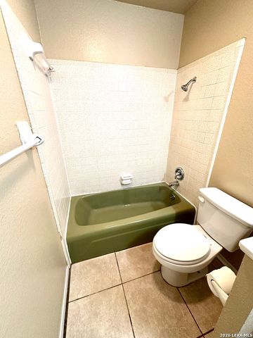 7019 FOREST MOSS ST, San Antonio, TX 78240