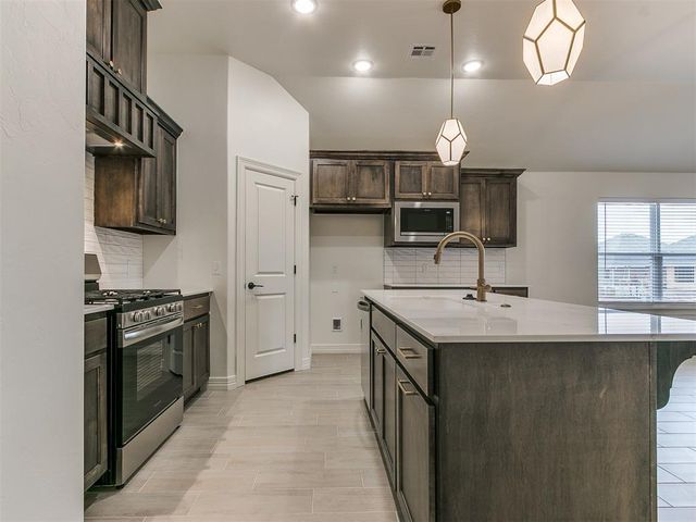 7717 Three Woods Lane, Yukon, OK 73099