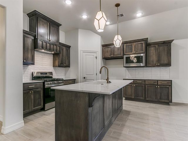 7717 Three Woods Lane, Yukon, OK 73099