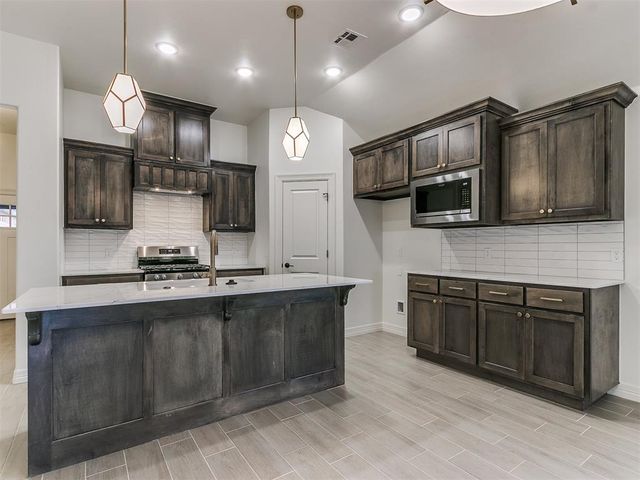 7717 Three Woods Lane, Yukon, OK 73099