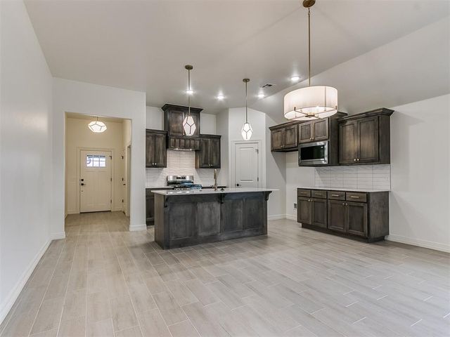 7717 Three Woods Lane, Yukon, OK 73099