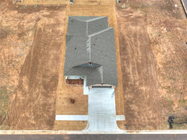 7717 Three Woods Lane, Yukon, OK 73099