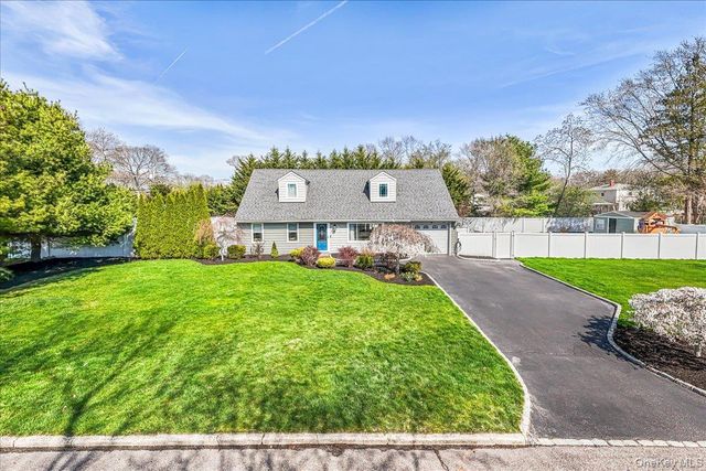37 Priscilla Avenue, Holtsville, NY 11742