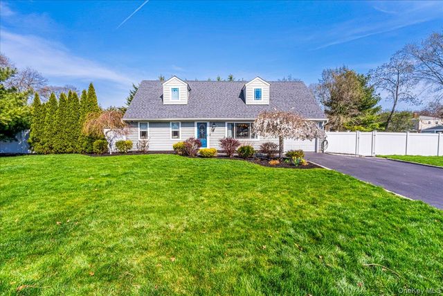 37 Priscilla Avenue, Holtsville, NY 11742