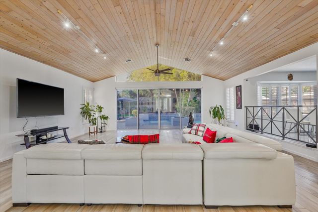 13473 Northumberland Circle, Wellington, FL 33414