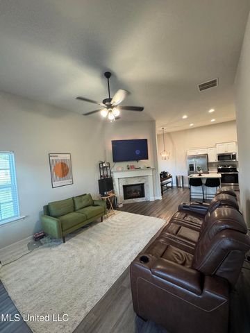 2219 Metcalf Way, Southaven, MS 38672