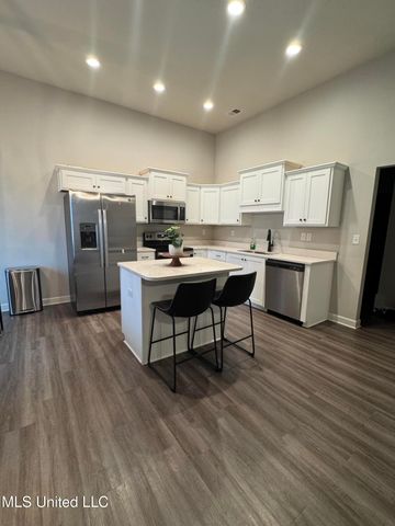 2219 Metcalf Way, Southaven, MS 38672