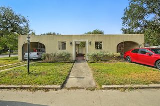 1024 E Sinton St, Sinton, TX 78387