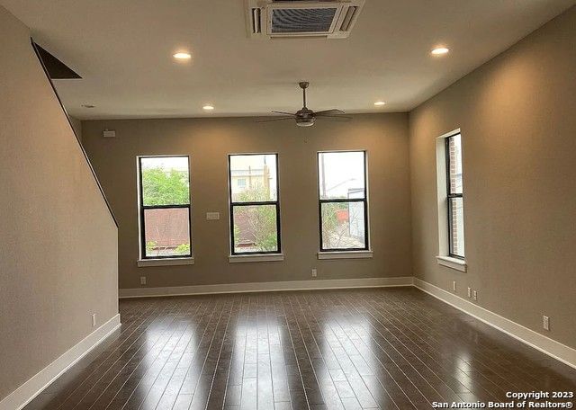 130 N Swiss Unit 101, San Antonio, TX 78202