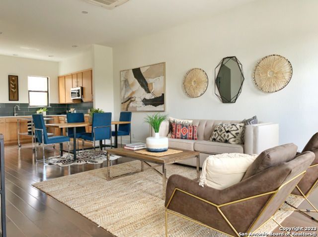 130 N Swiss Unit 101, San Antonio, TX 78202