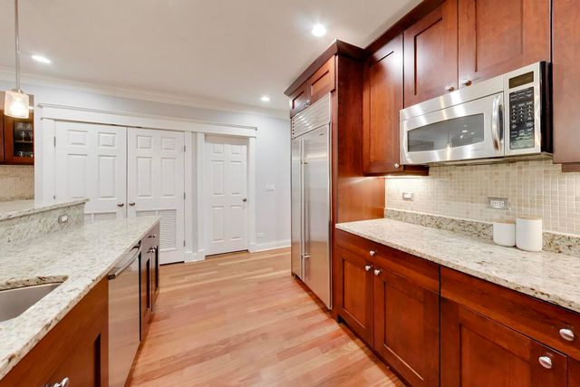 844 W Roscoe Street 2E, Chicago, IL 60657