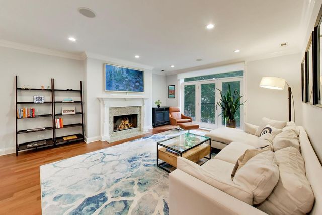 844 W Roscoe Street 2E, Chicago, IL 60657
