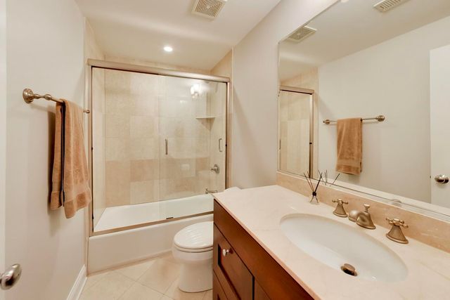 844 W Roscoe Street 2E, Chicago, IL 60657
