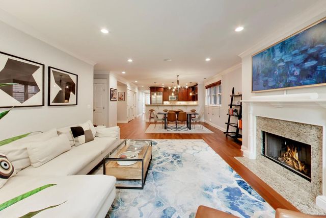 844 W Roscoe Street 2E, Chicago, IL 60657