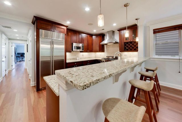 844 W Roscoe Street 2E, Chicago, IL 60657