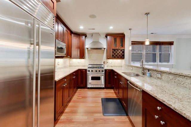844 W Roscoe Street 2E, Chicago, IL 60657