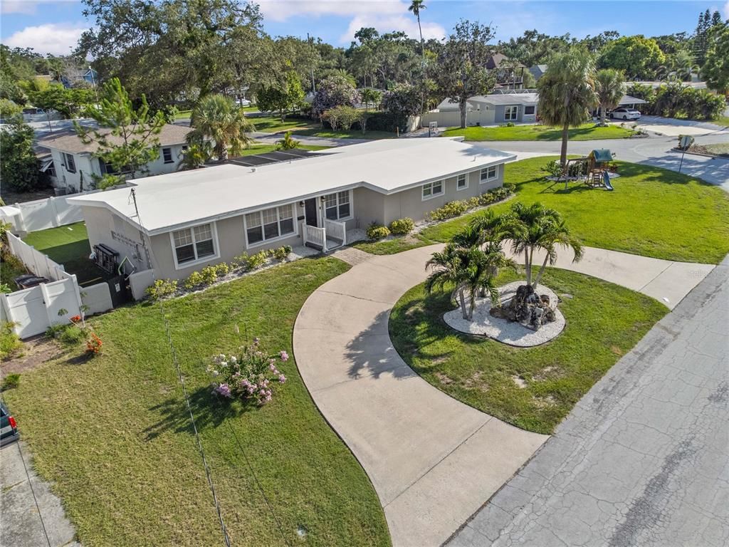 327 SUNNY LANE, Belleair, FL 33756