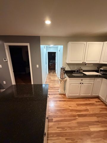 32 Roundy 1, Beverly, MA 01915