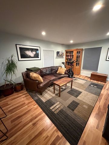 32 Roundy 1, Beverly, MA 01915