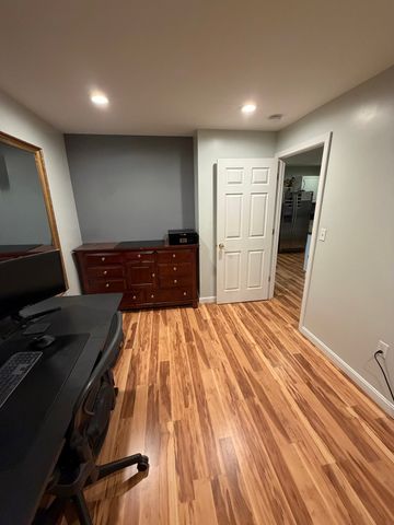 32 Roundy 1, Beverly, MA 01915