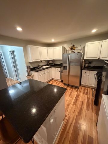 32 Roundy 1, Beverly, MA 01915