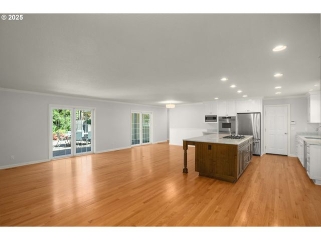 1405 CHERRY CREST Ave, Lake Oswego, OR 97034