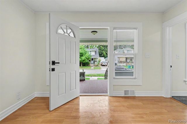 2102 Forest Avenue, Lansing, MI 48910