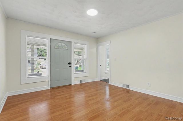 2102 Forest Avenue, Lansing, MI 48910