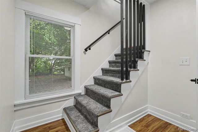 2102 Forest Avenue, Lansing, MI 48910