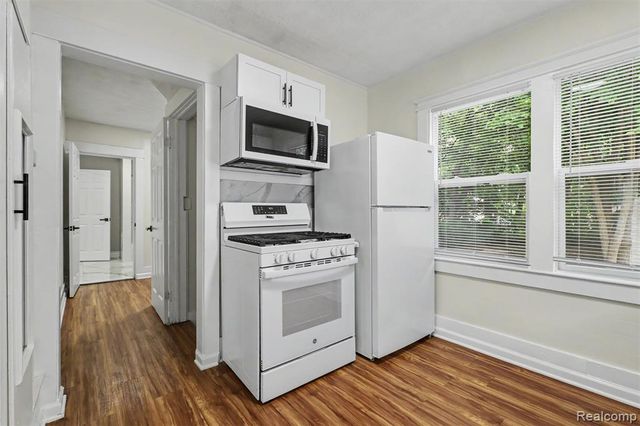 2102 Forest Avenue, Lansing, MI 48910
