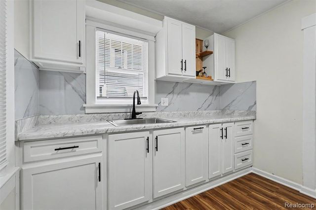 2102 Forest Avenue, Lansing, MI 48910