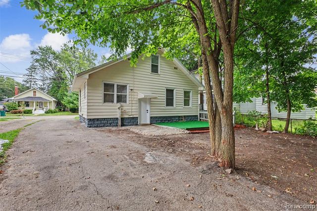 2102 Forest Avenue, Lansing, MI 48910