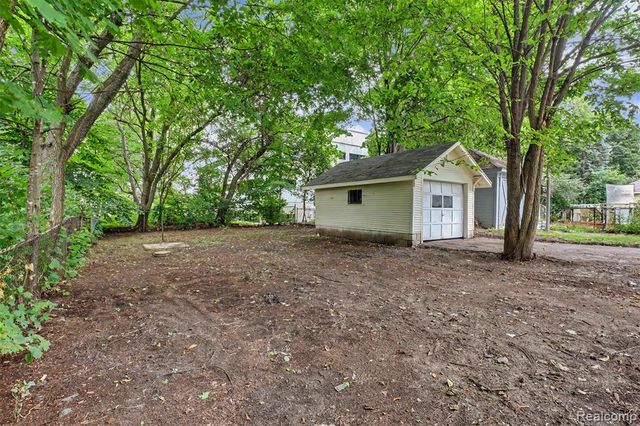 2102 Forest Avenue, Lansing, MI 48910