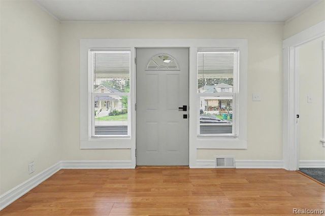 2102 Forest Avenue, Lansing, MI 48910