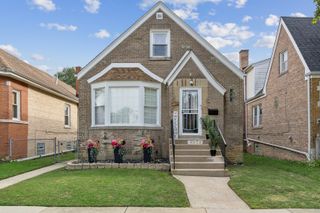 6973 W Nelson Street, Chicago, IL 60634
