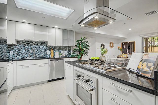 970 S St. Andrews Place 103, Los Angeles, CA 90019