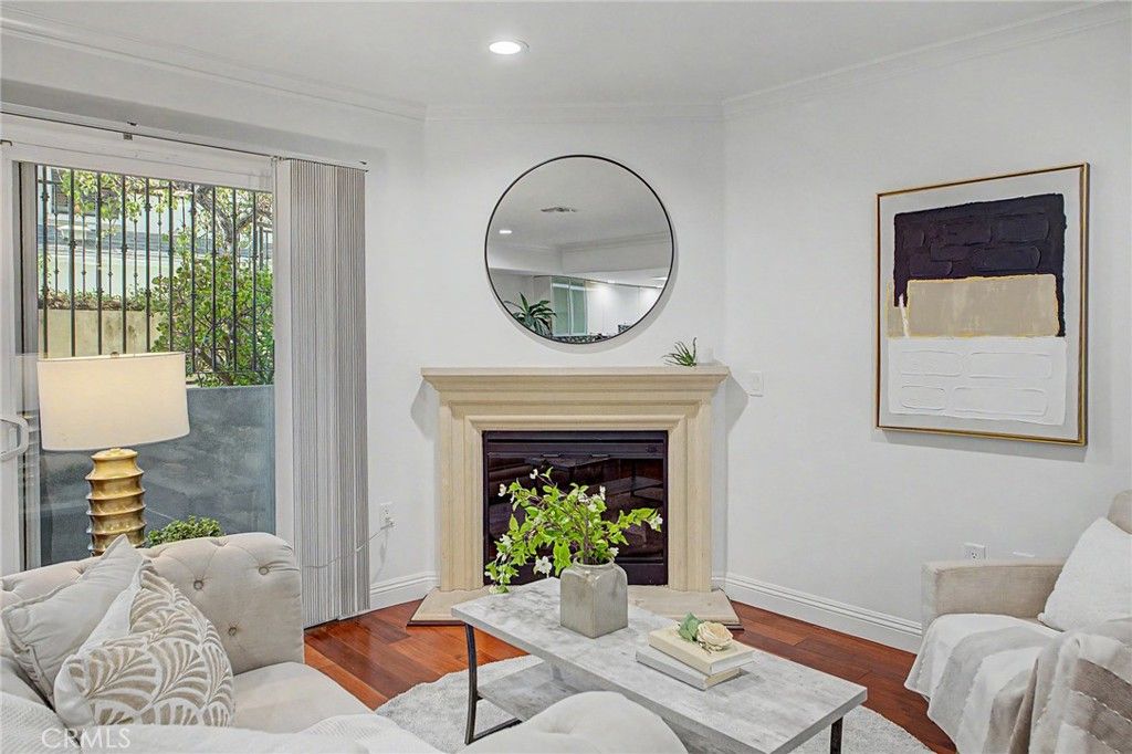 Image 12 of property listing at 970 S St. Andrews Place 103, Los Angeles, CA 90019
