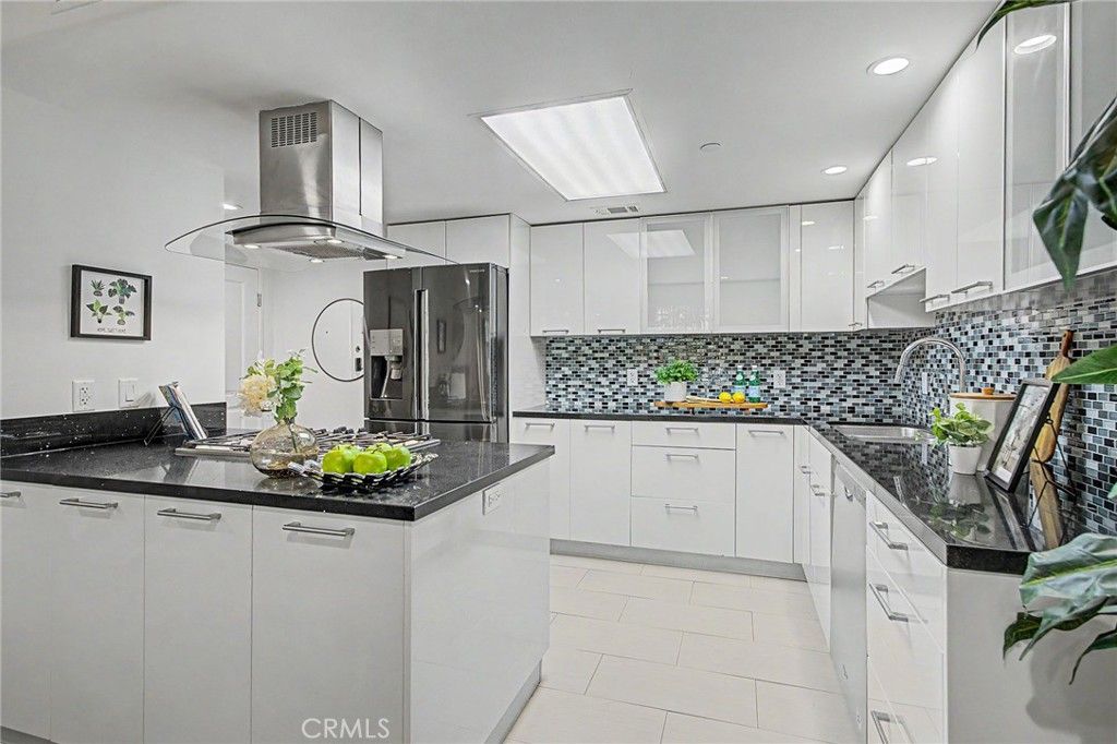 Image 15 of property listing at 970 S St. Andrews Place 103, Los Angeles, CA 90019