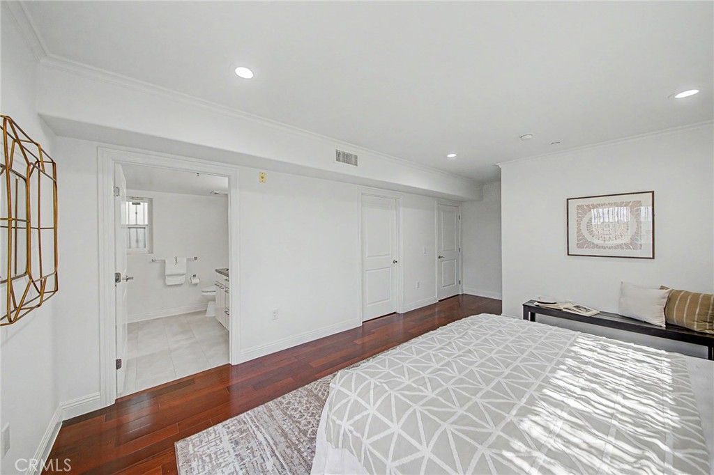 Image 18 of property listing at 970 S St. Andrews Place 103, Los Angeles, CA 90019
