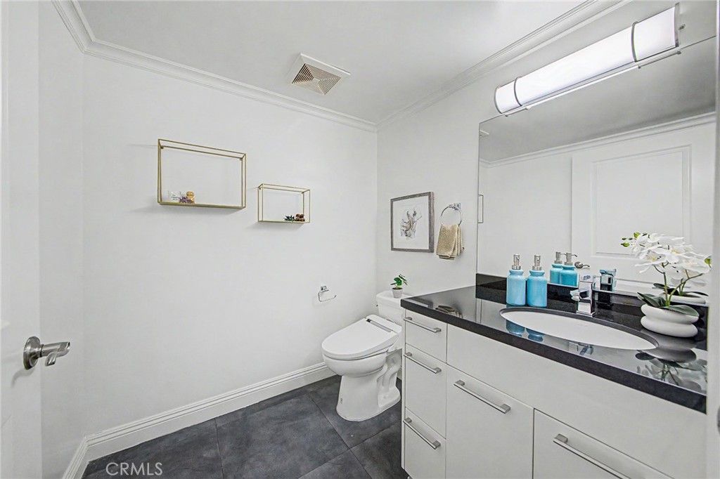 Image 28 of property listing at 970 S St. Andrews Place 103, Los Angeles, CA 90019