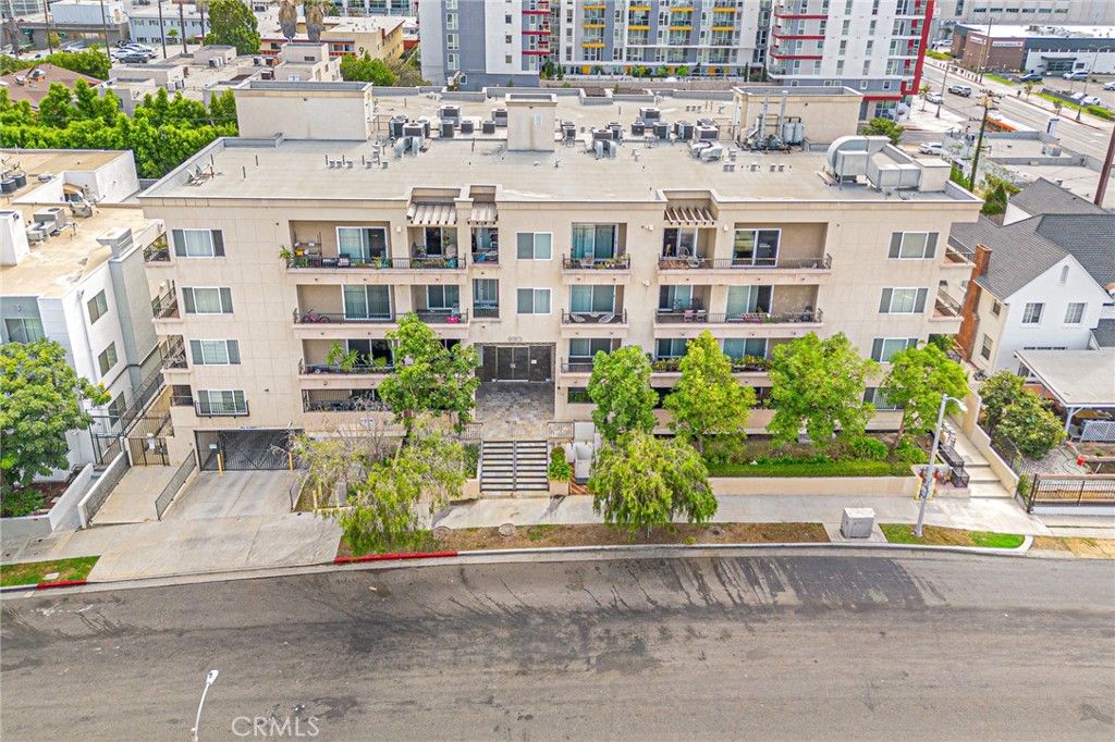 Image 32 of property listing at 970 S St. Andrews Place 103, Los Angeles, CA 90019