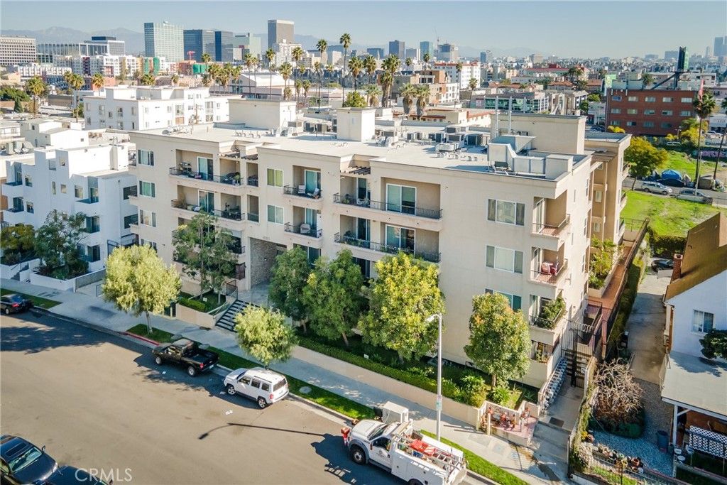 Image 33 of property listing at 970 S St. Andrews Place 103, Los Angeles, CA 90019