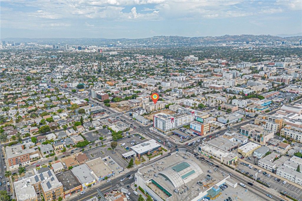 Image 35 of property listing at 970 S St. Andrews Place 103, Los Angeles, CA 90019