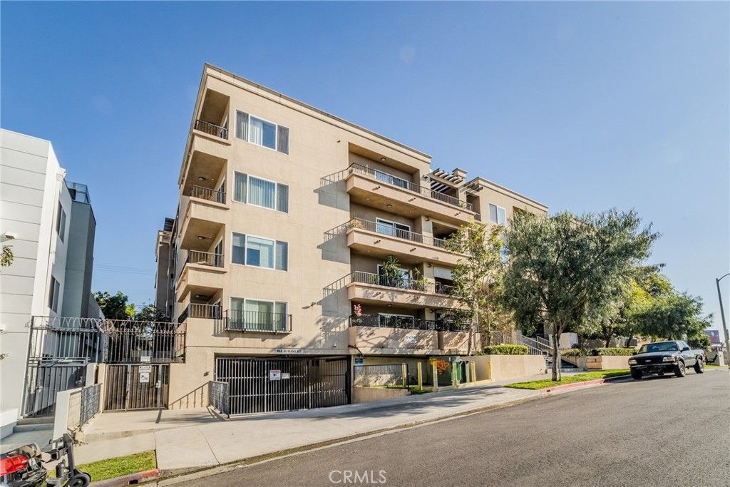 Image 4 of property listing at 970 S St. Andrews Place 103, Los Angeles, CA 90019