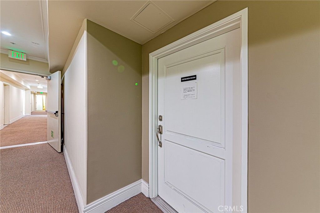 Image 8 of property listing at 970 S St. Andrews Place 103, Los Angeles, CA 90019
