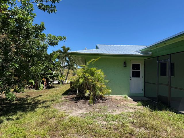 431 NE Julia Court, Jensen Beach, FL 34957